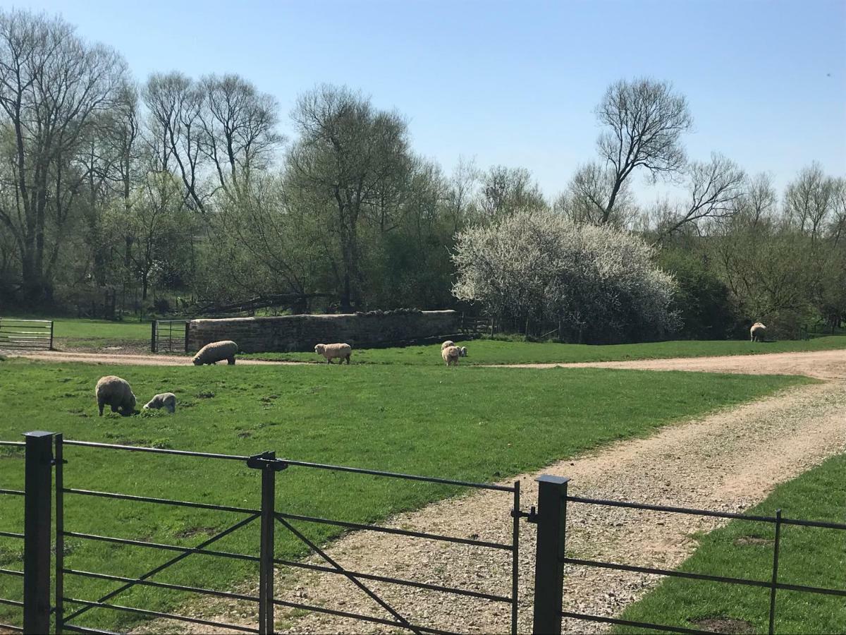 Вилла Weatherhead Farm Shepherds Hut Бакингем Экстерьер фото